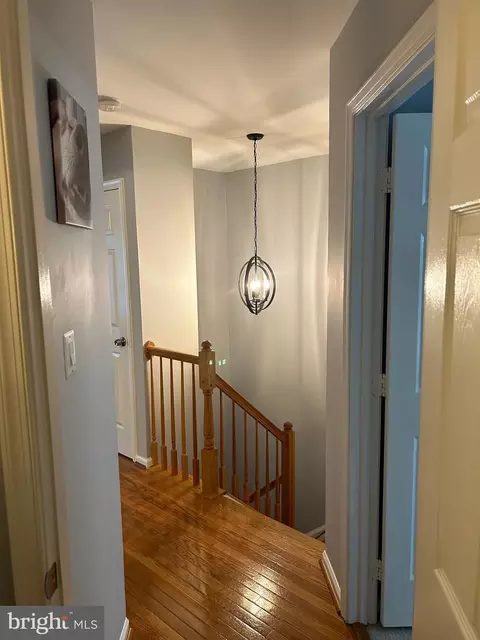 Entry Way - 8726 Wadebrook Ter, Springfield, VA 22153 photo 8 of 15
