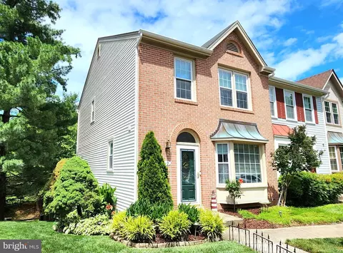 6910 Compton Valley Ct, Centreville, VA 20121