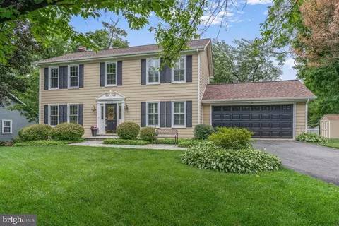 2239 Casemont Dr, Falls Church, VA 22046