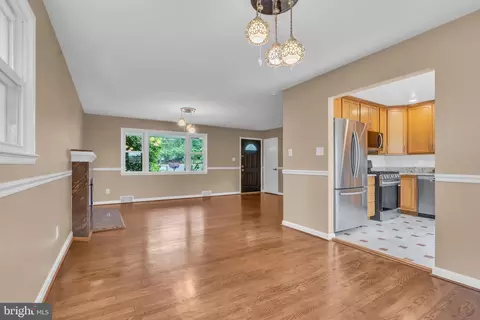 6809 Braddock Rd, Springfield, VA 22151 photo 9