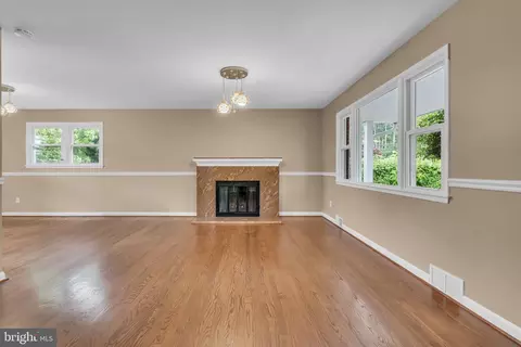 6809 Braddock Rd, Springfield, VA 22151 photo 8