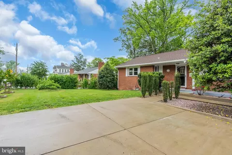 6809 Braddock Rd, Springfield, VA 22151 photo 4