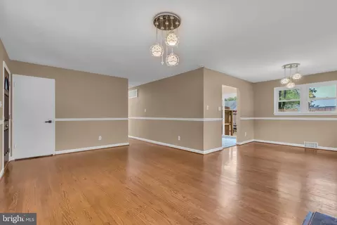 6809 Braddock Rd, Springfield, VA 22151 photo 13