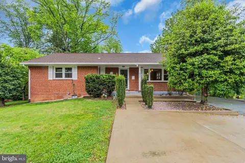 6809 Braddock Rd, Springfield, VA 22151 photo 2