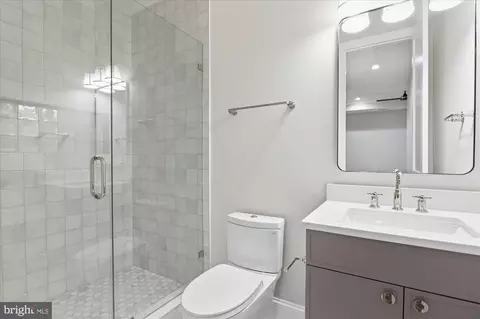 Bath - 7008 Arbor Ln, Mclean, VA 22101 photo 13 of 14