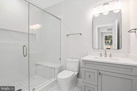 Bath - 7008 Arbor Ln, Mclean, VA 22101 photo 11 of 14