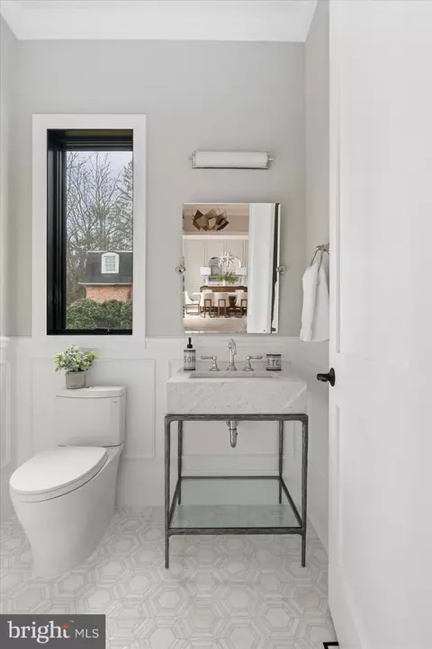 Bath - 7008 Arbor Ln, Mclean, VA 22101 photo 2 of 14