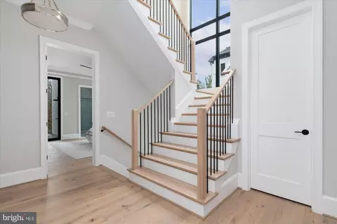 Entry Way - 7008 Arbor Ln, Mclean, VA 22101 photo 6 of 11