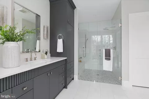 Bath - 7008 Arbor Ln, Mclean, VA 22101 photo 7 of 14