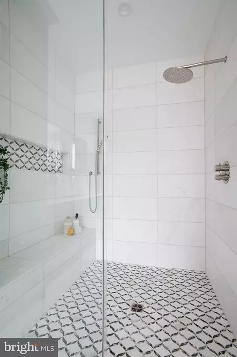 Bath - 7008 Arbor Ln, Mclean, VA 22101 photo 10 of 14
