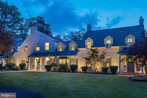 6016 Pike Branch Dr, Alexandria, VA 22310