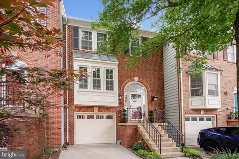 2112 Patty Ln, Vienna, VA 22182