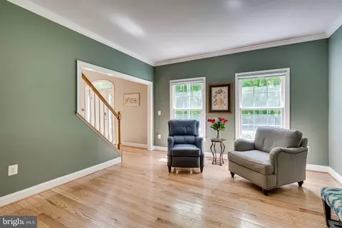 Living - 7802 Creekside View Ln, Springfield, VA 22153 photo 4 of 7