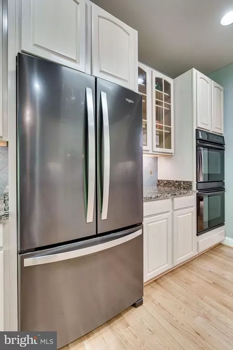 Kitchen - 7802 Creekside View Ln, Springfield, VA 22153 photo 7 of 9
