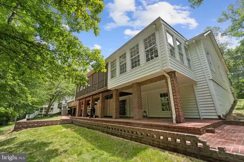 Exterior - 7802 Creekside View Ln, Springfield, VA 22153 photo 15 of 16