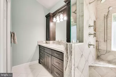 Bath - 7802 Creekside View Ln, Springfield, VA 22153 photo 3 of 18