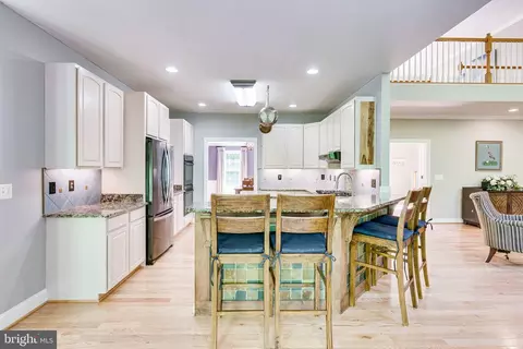 Kitchen - 7802 Creekside View Ln, Springfield, VA 22153 photo 6 of 9