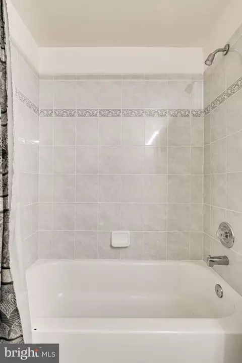 Bath - 7802 Creekside View Ln, Springfield, VA 22153 photo 17 of 18