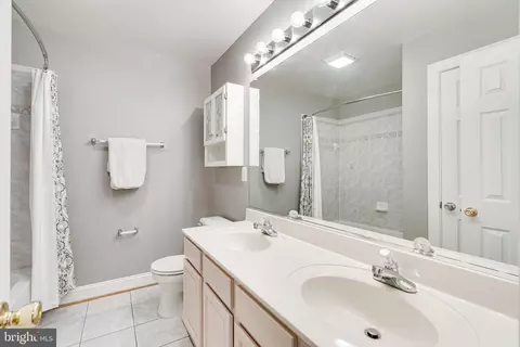 Bath - 7802 Creekside View Ln, Springfield, VA 22153 photo 11 of 18