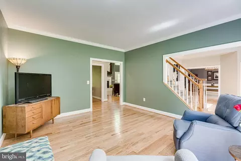 Living - 7802 Creekside View Ln, Springfield, VA 22153 photo 6 of 7