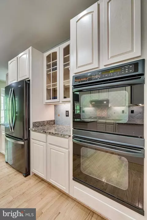Kitchen - 7802 Creekside View Ln, Springfield, VA 22153 photo 8 of 9