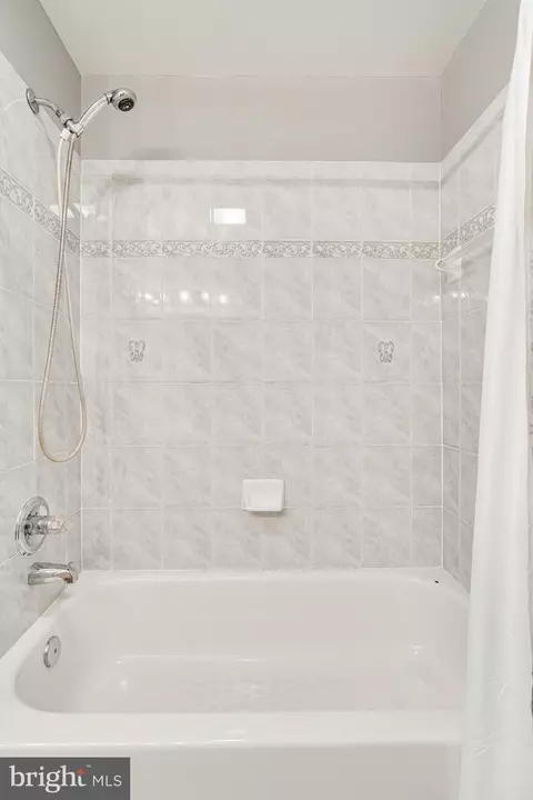 Bath - 7802 Creekside View Ln, Springfield, VA 22153 photo 12 of 18