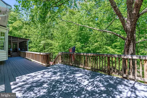 Exterior - 7802 Creekside View Ln, Springfield, VA 22153 photo 8 of 16