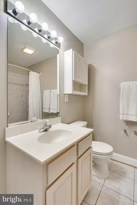 Bath - 7802 Creekside View Ln, Springfield, VA 22153 photo 14 of 18