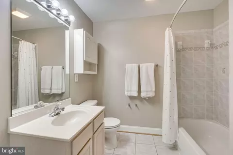 Bath - 7802 Creekside View Ln, Springfield, VA 22153 photo 13 of 18