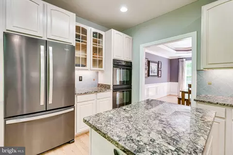 Kitchen - 7802 Creekside View Ln, Springfield, VA 22153 photo 4 of 9