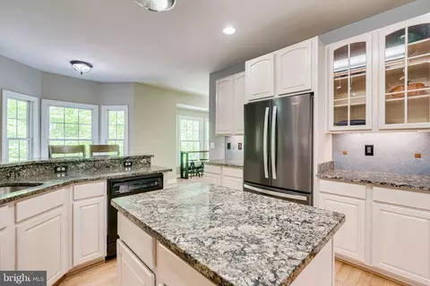 Kitchen - 7802 Creekside View Ln, Springfield, VA 22153 photo 3 of 9