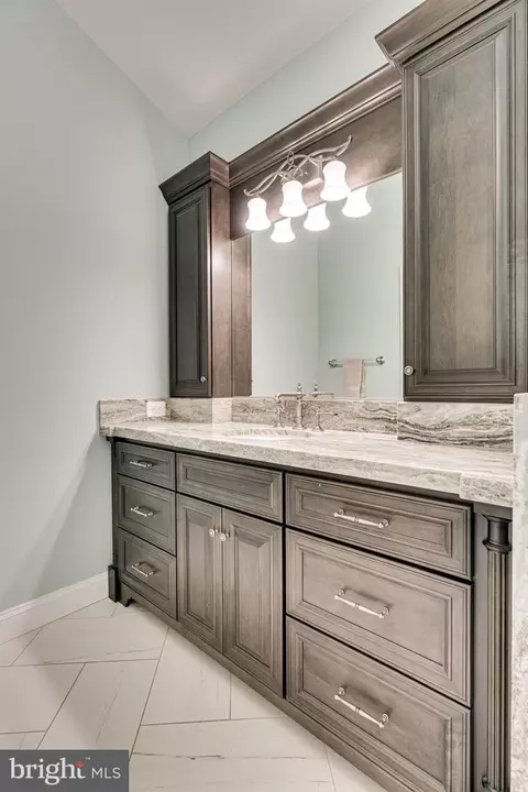 Bath - 7802 Creekside View Ln, Springfield, VA 22153 photo 8 of 18