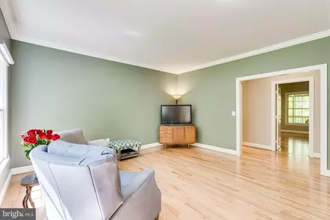 Living - 7802 Creekside View Ln, Springfield, VA 22153 photo 5 of 7