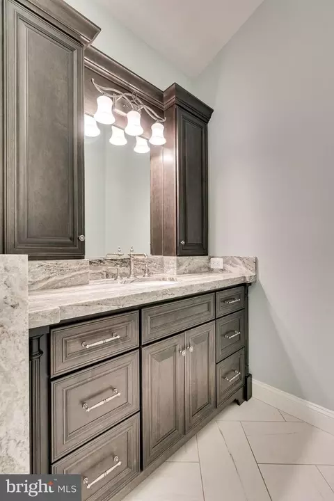 Bath - 7802 Creekside View Ln, Springfield, VA 22153 photo 7 of 18