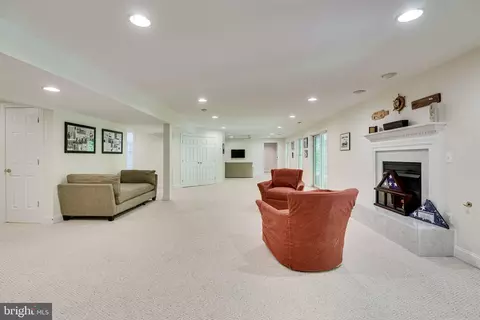 Living - 7802 Creekside View Ln, Springfield, VA 22153 photo 7 of 7