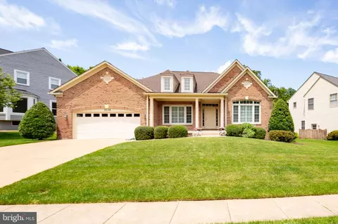 5728 Barbmor Ct, Alexandria, VA 22310