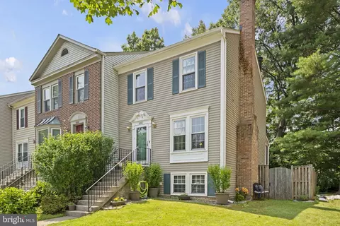 6082 Clay Spur Ct, Centreville, VA 20121