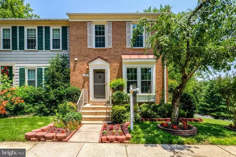 7457 Hatherleigh Ct, Alexandria, VA 22315
