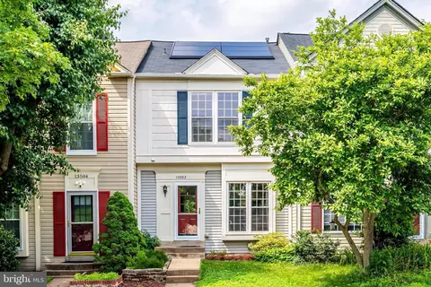 13582 Highland Mews Ct, Herndon, VA 20171