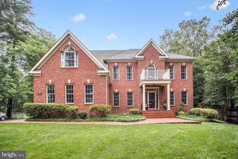 9745 Vale Rd NW, Vienna, VA 22181