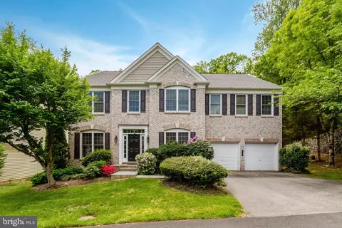 8061 Paper Birch Dr, Lorton, VA 22079