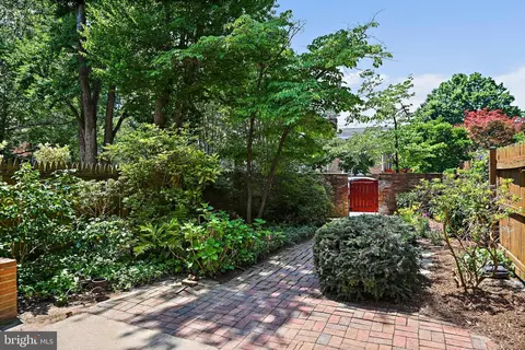 Exterior - 1106 Wimbledon Dr, Mclean, VA 22101 photo 3 of 11