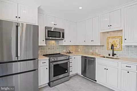 Kitchen - 1106 Wimbledon Dr, Mclean, VA 22101 photo 3 of 4