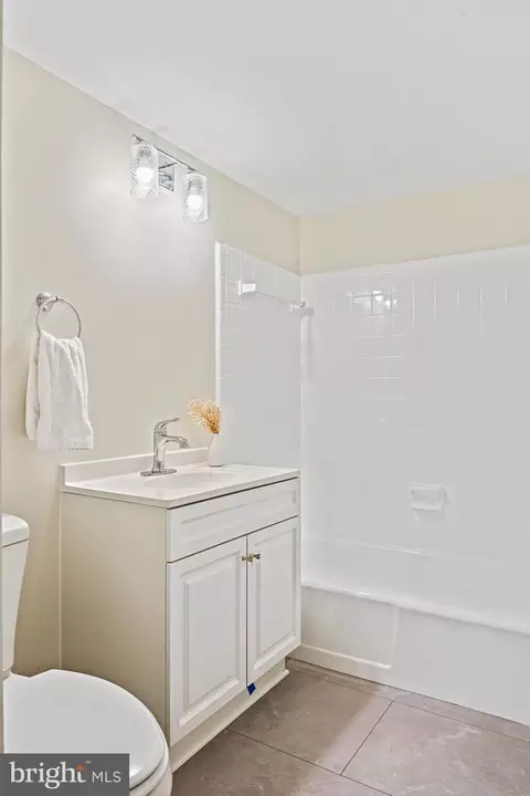 Bath - 1106 Wimbledon Dr, Mclean, VA 22101 photo 4 of 4