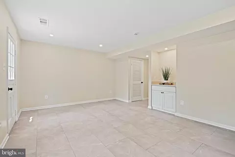 Living - 1106 Wimbledon Dr, Mclean, VA 22101 photo 7 of 7