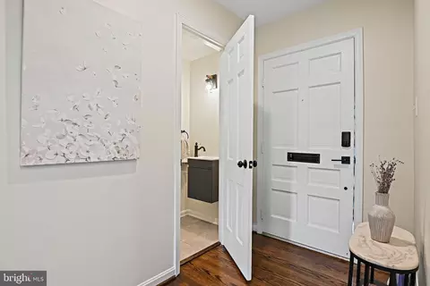 Entry Way - 1106 Wimbledon Dr, Mclean, VA 22101 photo 1 of 4