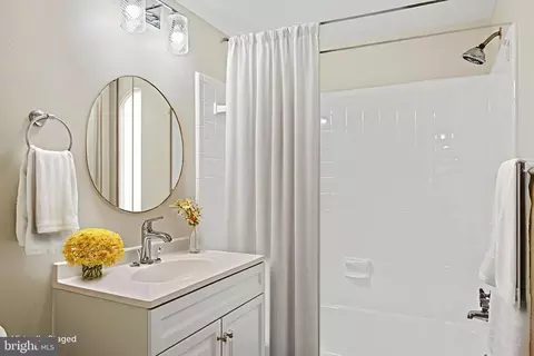 Bath - 1106 Wimbledon Dr, Mclean, VA 22101 photo 2 of 4