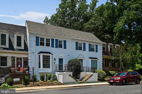 Exterior - 1106 Wimbledon Dr, Mclean, VA 22101 photo 5 of 11