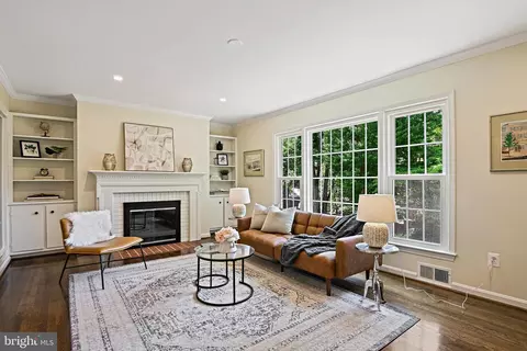 Living - 1106 Wimbledon Dr, Mclean, VA 22101 photo 1 of 7