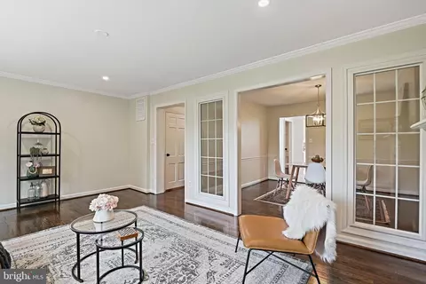 Living - 1106 Wimbledon Dr, Mclean, VA 22101 photo 4 of 7